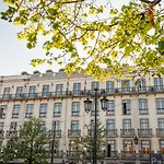 Le Consulat Отель
