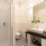 Le Consulat Otel