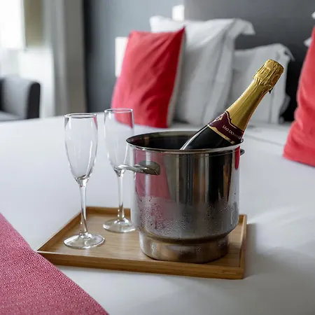 Le Consulat Hotel 4*