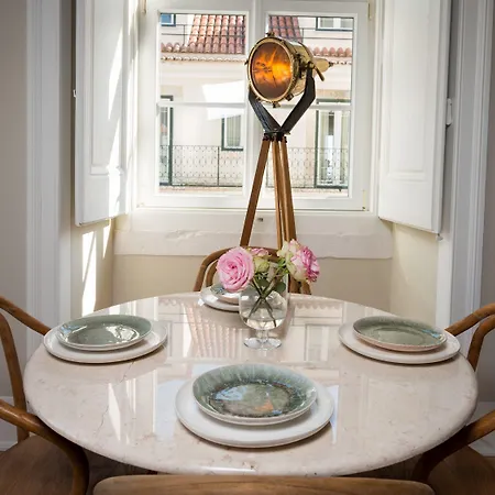 Le Consulat Готель 4*