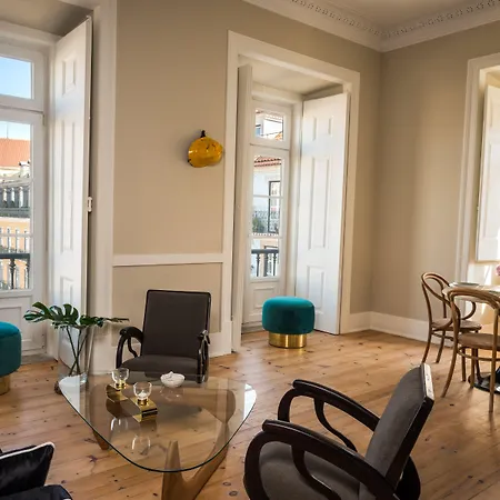 Le Consulat Готель 4*