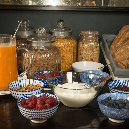 Le Consulat Готель