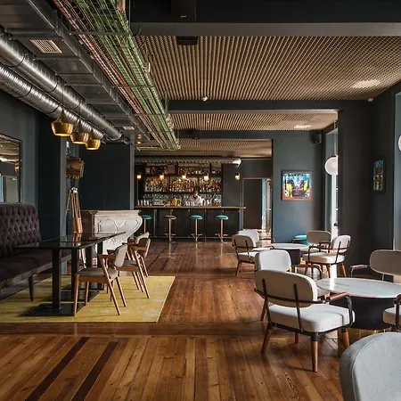 Le Consulat Hotel