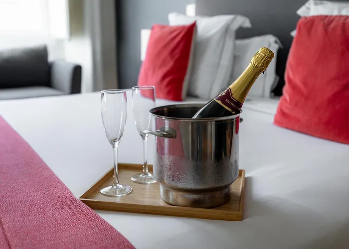 Le Consulat Hotel 4*