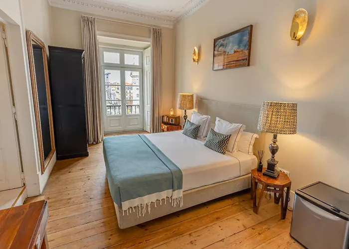 Le Consulat Отель 4*