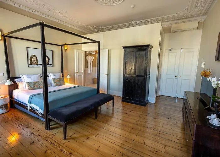 Le Consulat Hotel 4*