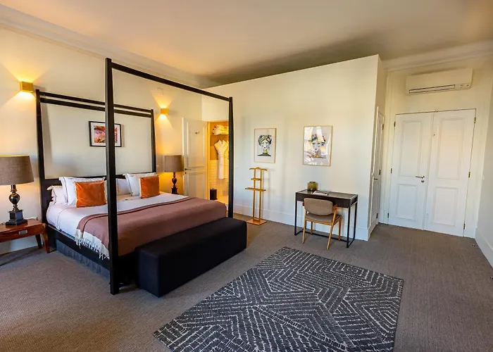 Отель Le Consulat 4*