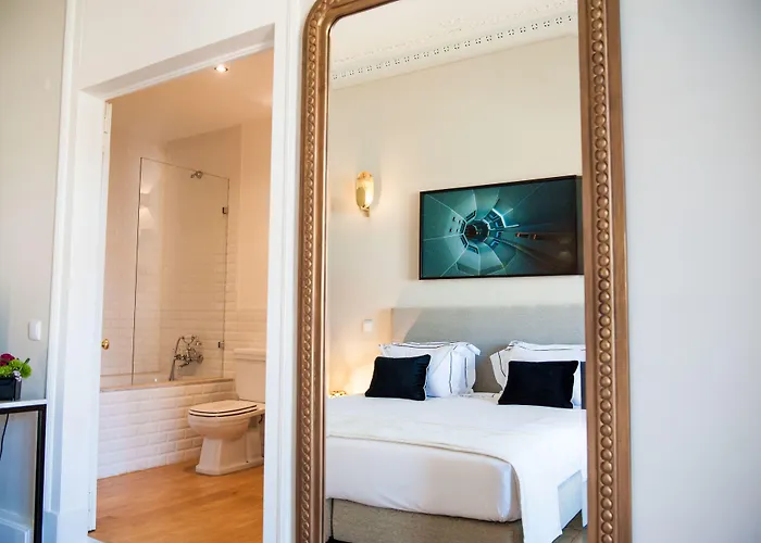 Le Consulat Отель 4*