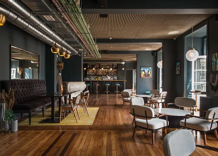 Le Consulat Отель