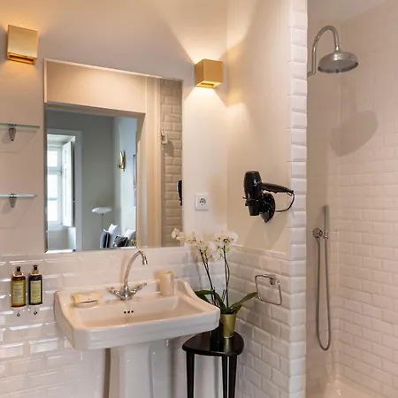 Le Consulat Hotel