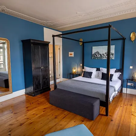 Le Consulat Hotel